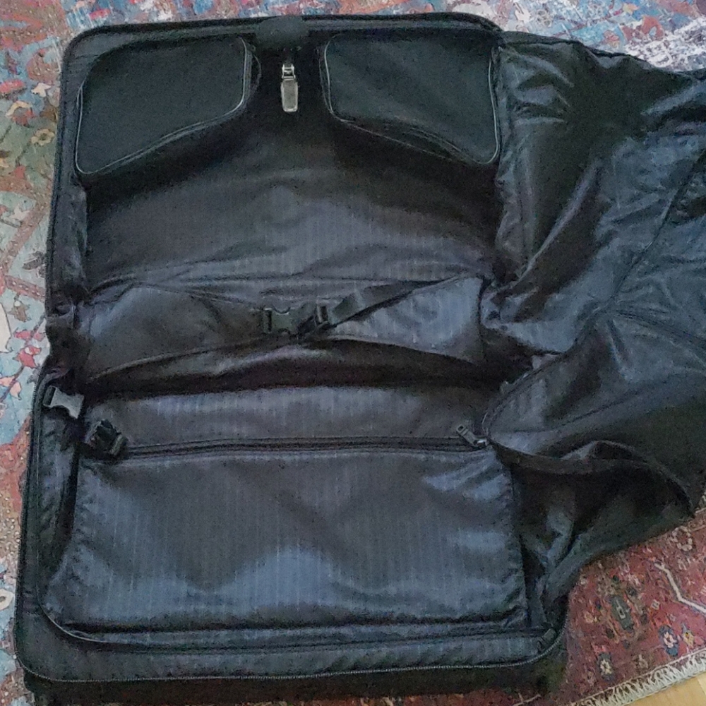 Alpha 2-Wheeled Carry-On Garment Bag 22" 22033 - Picture 6 of 8